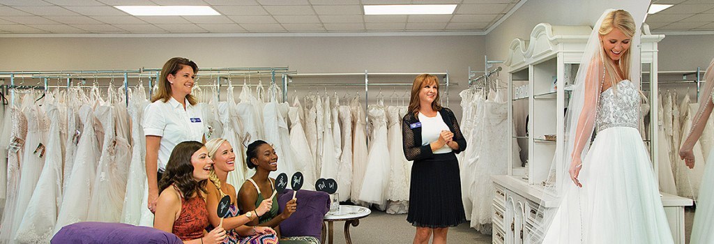 What To Expect At Your First Wedding Dress Appointment. Desktop Image